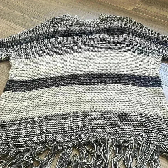 🌸4/$30🌸california Moonrise | Boho Grey knit sweater with fringe - Picture 12 of 12